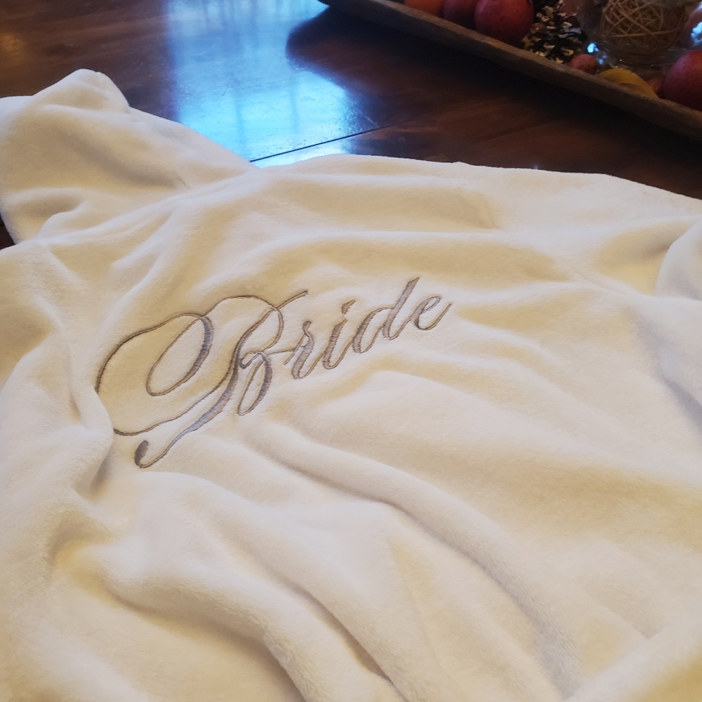Bride Robe - Picture 4 of 5